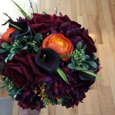 DARK BLOUSY AND OVERSIZED BOUQUET