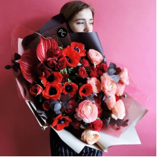 BLOUSY AND OVERSIZED BOUQUET