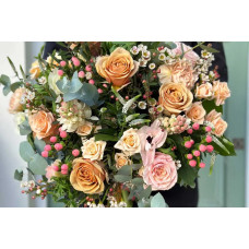 BLOUSY AND OVERSIZED BOUQUET 