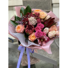 DARK BLOUSY AND OVERSIZED BOUQUET