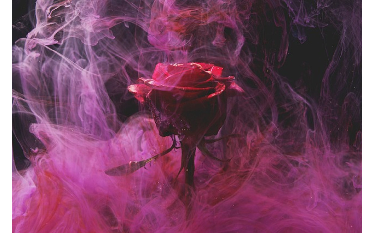 BLOUSY AND OVERSIZED BOUQUET 